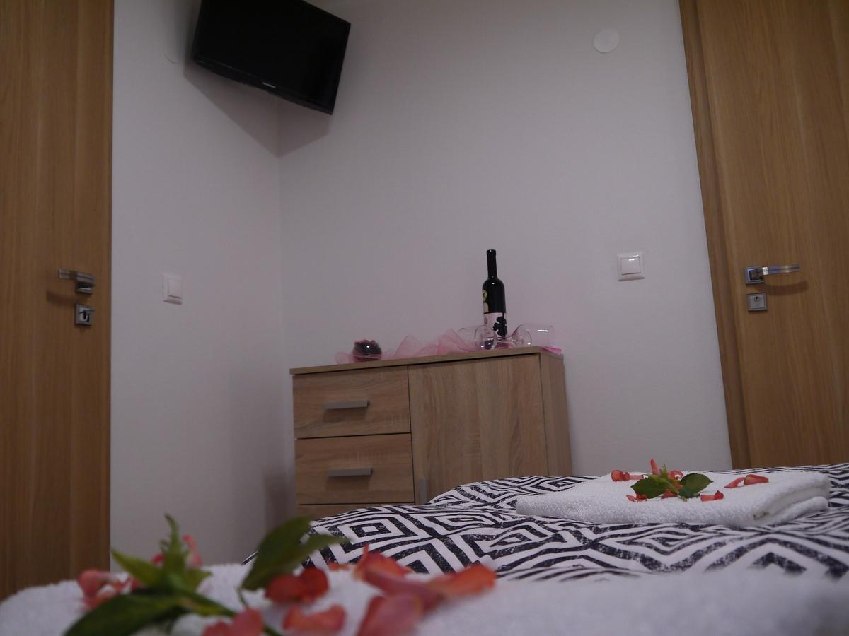 Pizzeria Viktoria Hotell Chlebnice Eksteriør bilde