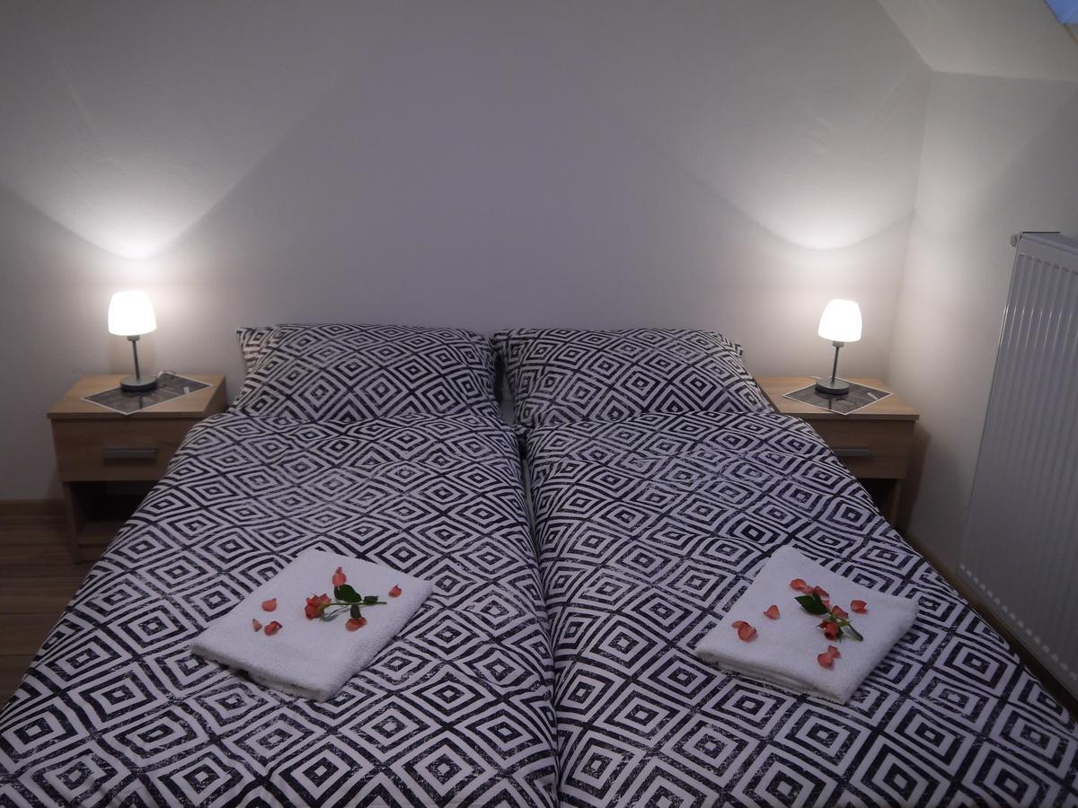 Pizzeria Viktoria Hotell Chlebnice Eksteriør bilde