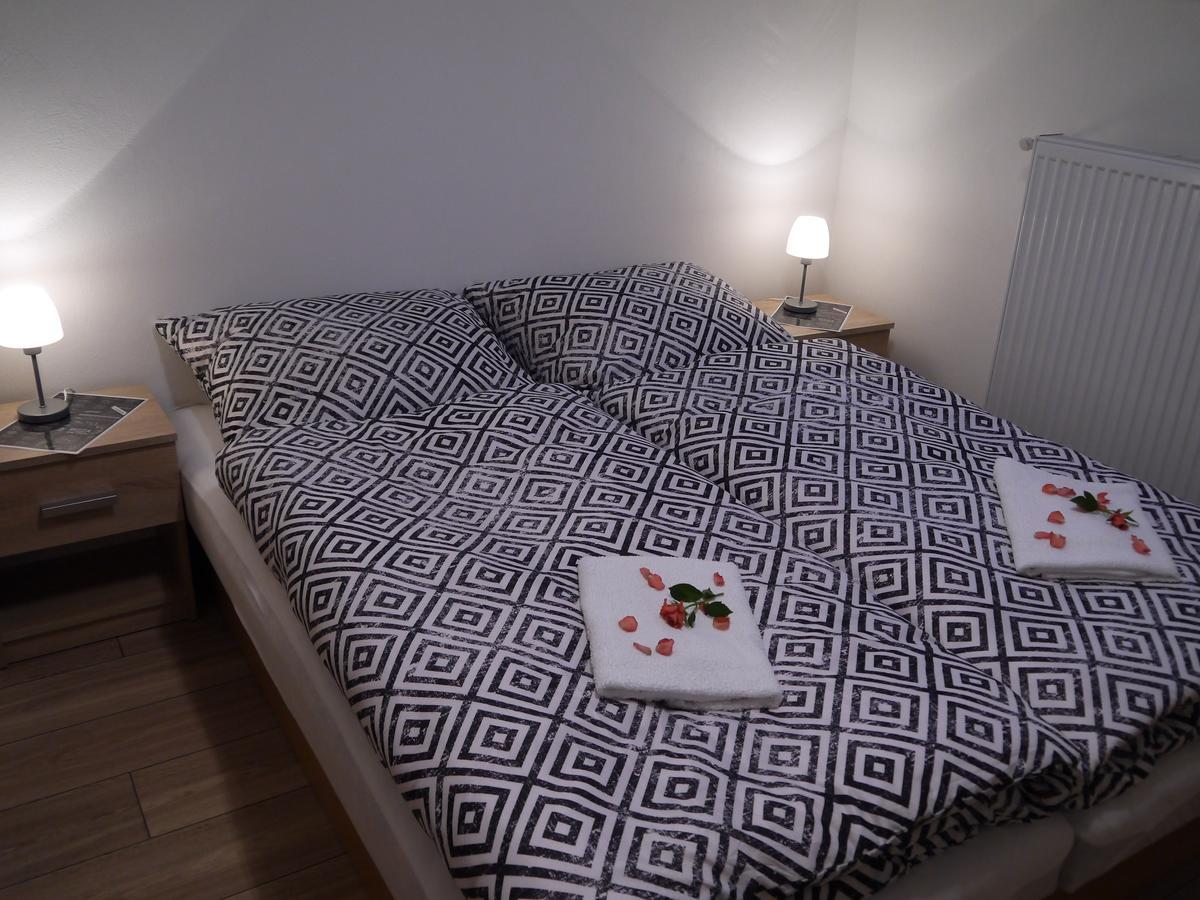 Pizzeria Viktoria Hotell Chlebnice Eksteriør bilde